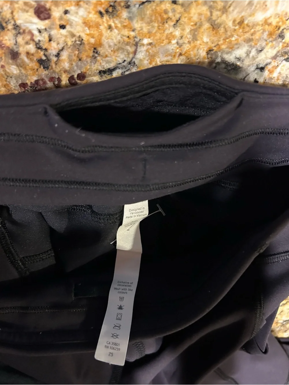 lululemon athletica Black Women's Cropped Leggings Size 4